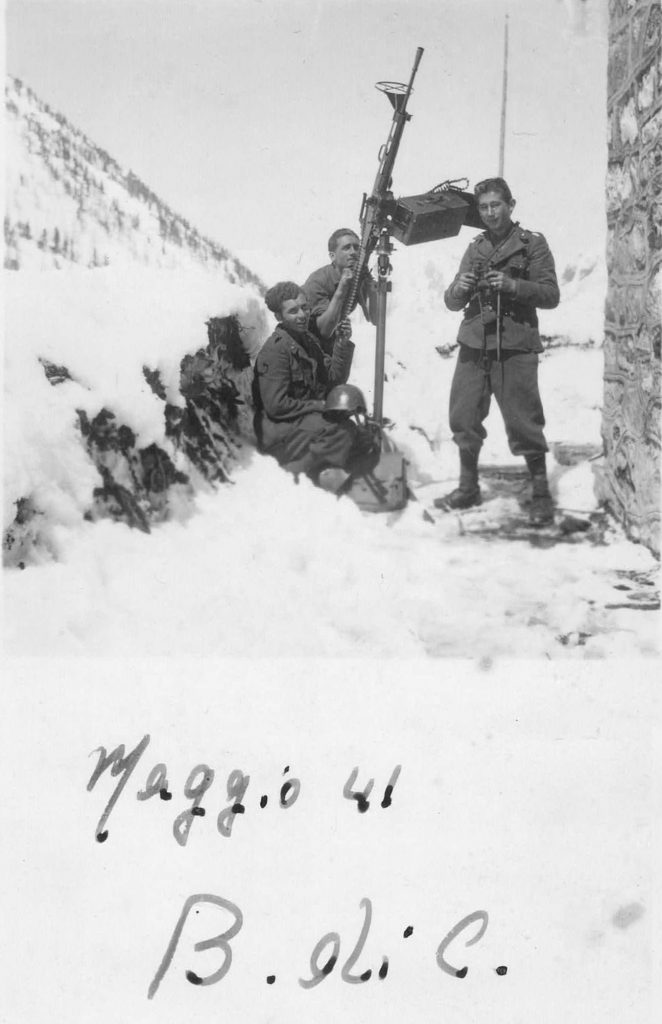 Soldati con mitragliatrice fiat 1941